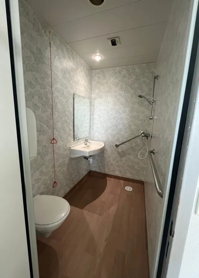Salle de bain dans une chambre individuelle au CHP de l'Europe