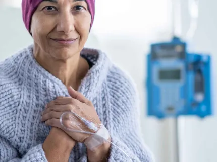 Patiente avec perfusion d'immunothérapie