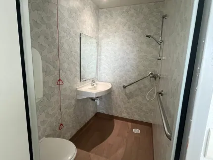 Salle de bain dans une chambre individuelle au CHP de l'Europe