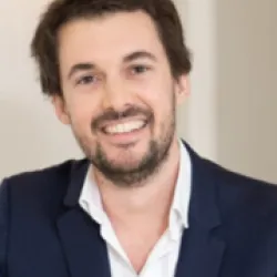 Photo of practitioner