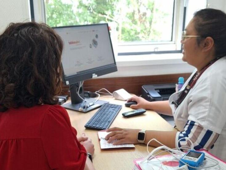 Infirmière Coordinatrice avec une patiente 2