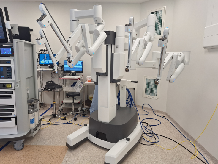 Chirurgie robotique : Robot Da Vinci X dans le bloc opératoire