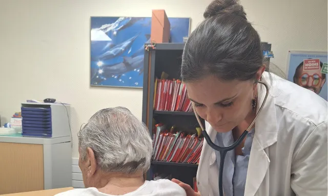 IPA avec un patient en consultation