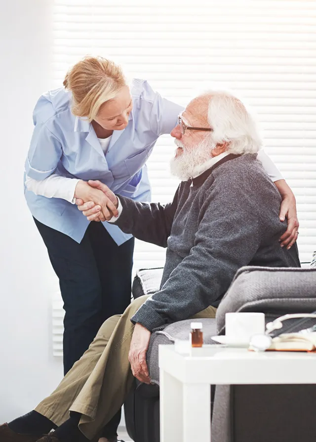 Patient et professionnel de santé durant un séjour hospitalier