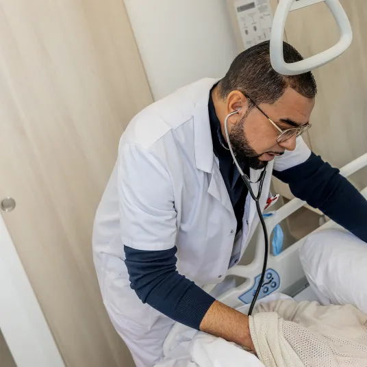 Médecin avec patiente