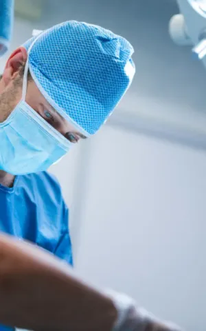 urologue au bloc opératoire