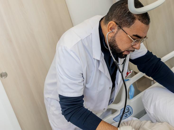 Médecin avec patiente