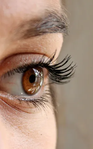 Zoom sur un oeil - Groupe Vivalto Santé