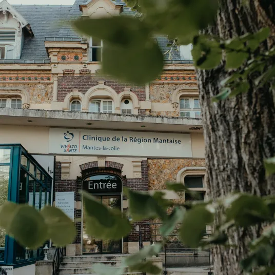 Façade de la Clinique de la Région Mantaise