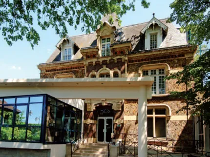 Façade de la Clinique de la Région Mantaise