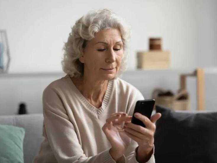 Un patient fait sa préadmission en ligne sur l'application Vivalto Santé