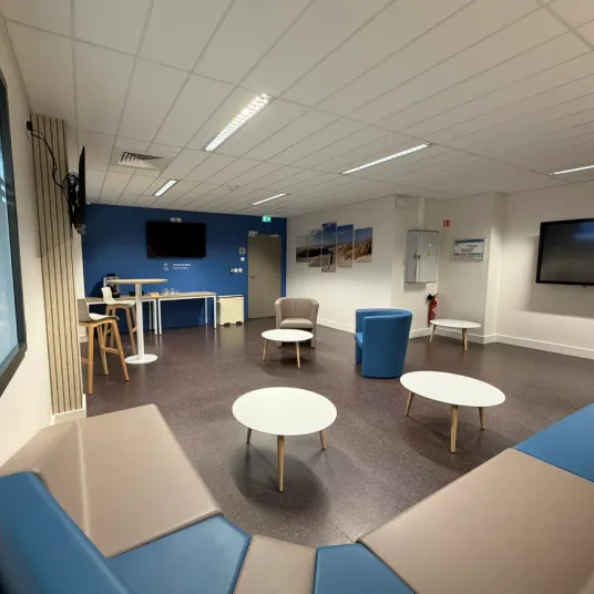 Salon confort accompagnants Clinique du Sport - Bordeaux Mérignac