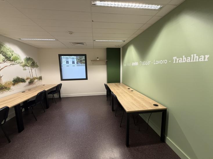 Espace de télétravail du salon confort accompagnants Clinique du Sport - Bordeaux Mérignac