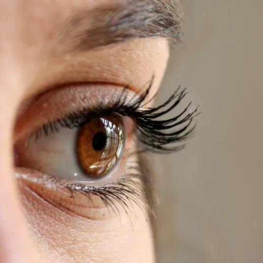 Zoom sur un oeil - Groupe Vivalto Santé