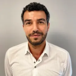 Photo of practitioner