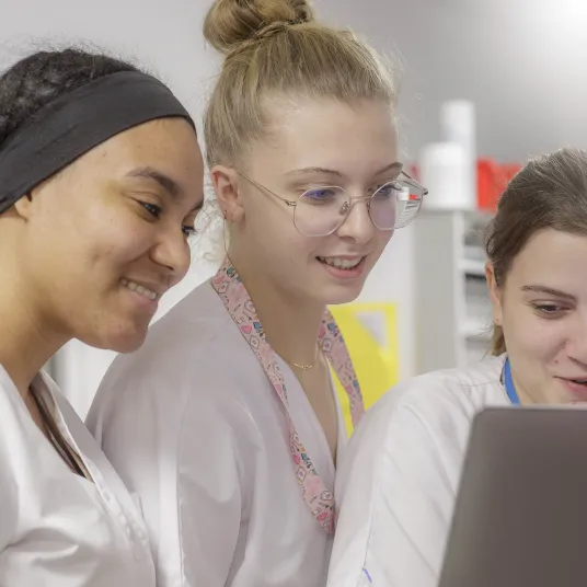 infirmières en salle de soins