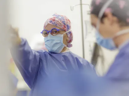 soignant en salle de bloc opératoire 