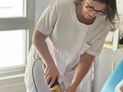 IDE qui coupe un platre