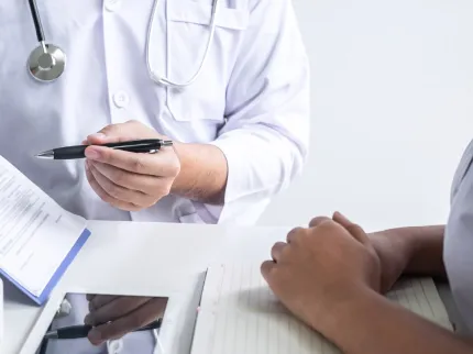 Médecin avec son patient