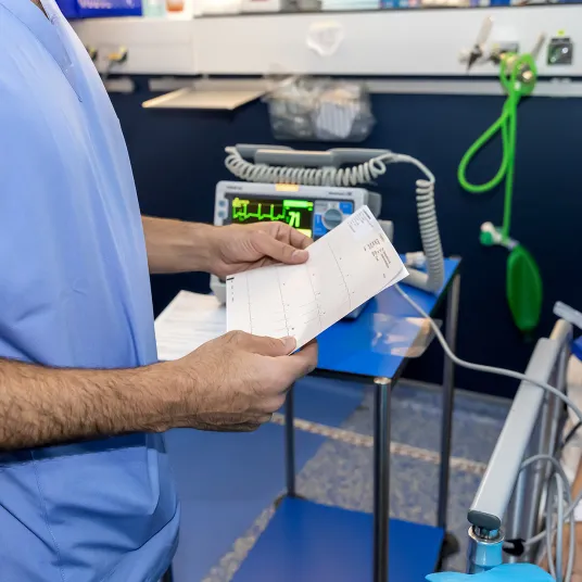 médecin auprès de sa patiente