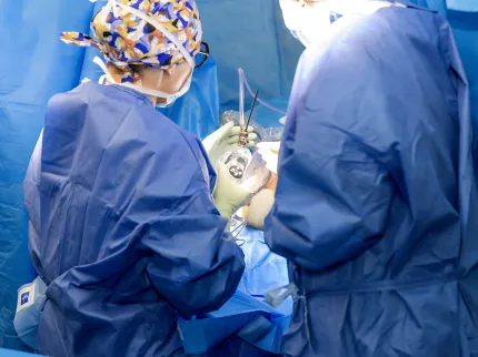 Equipe chirurgicale à la Polyclinique Lyon Nord