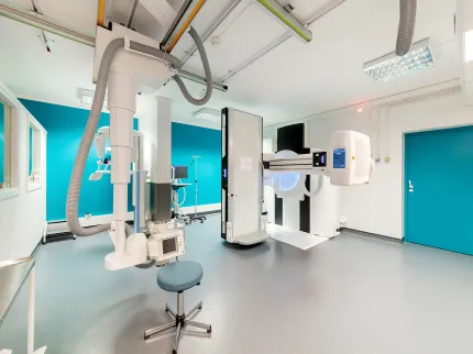 Salle d'intervention avec matériel de pointe