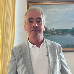 Photo of practitioner