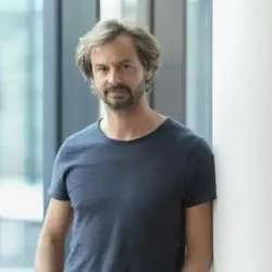 Photo of practitioner