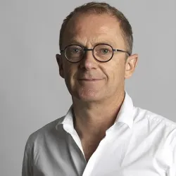 Photo of practitioner