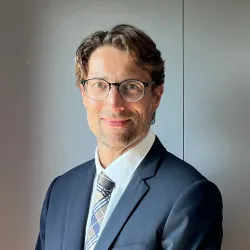 Photo of practitioner