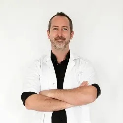 Photo of practitioner