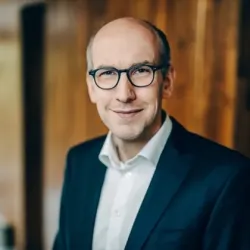 Photo of practitioner