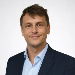 Photo of practitioner