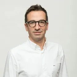 Photo of practitioner