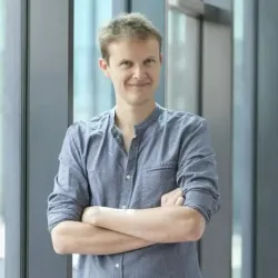 Photo of practitioner