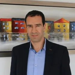 Photo of practitioner