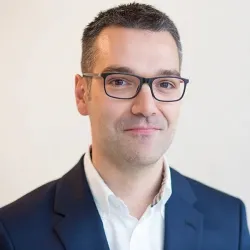 Photo of practitioner