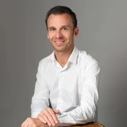 Photo of practitioner