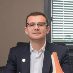 Photo of practitioner