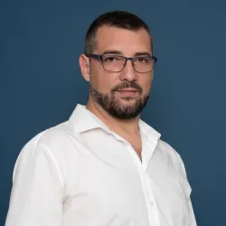 Photo of practitioner