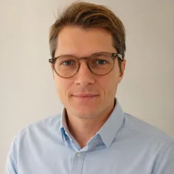 Photo of practitioner