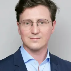 Photo of practitioner