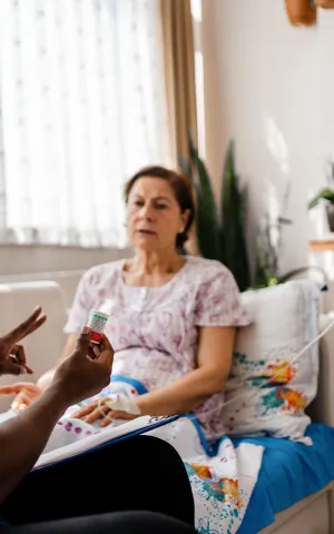 Infirmier chez une patiente - Vivalto Dom