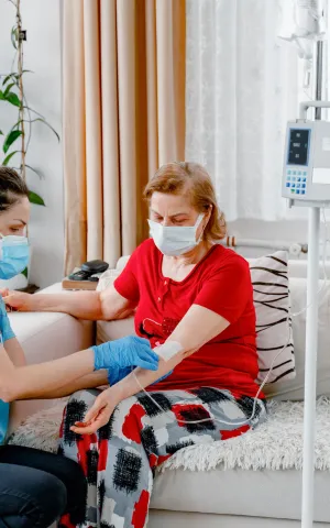 Perfusion réalisée par une infirmière à domicile avec Vivalto Dom