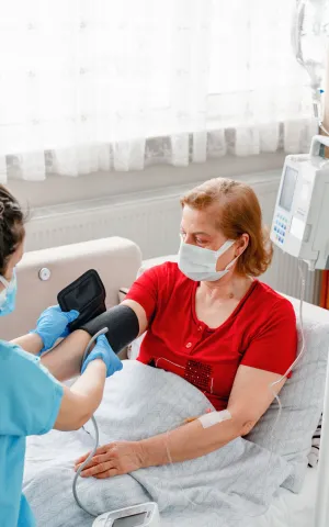 Perfusion réalisée par une infirmière à domicile avec Vivalto Dom